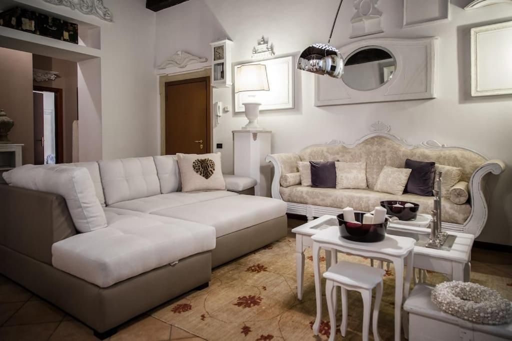 Piazza Erbe Luxury Apartment فيرونا المظهر الخارجي الصورة