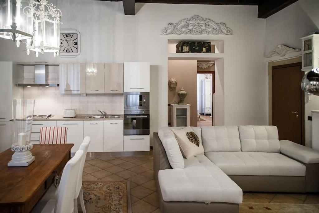 Piazza Erbe Luxury Apartment فيرونا المظهر الخارجي الصورة